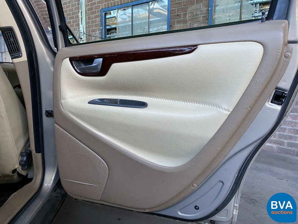 Volvo V70 2.4 AWD Comfort Line 200pk 2001, 22-HNZ-2