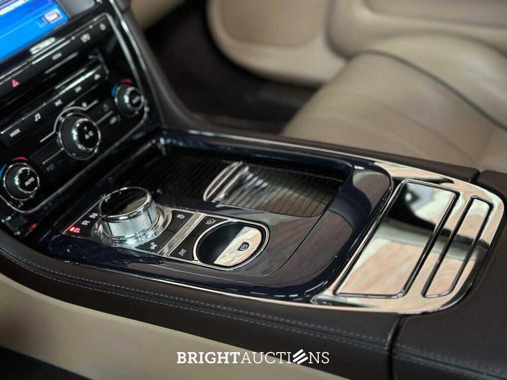 Jaguar XJ L 5.0 V8 LWB Portfolio 385pk 2011 MY