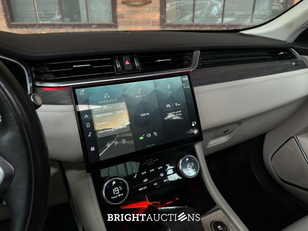 Jaguar F-Pace 2.0 P400e PHEV R-Dynamic S 300pk 2022 (Origineel-NL & 1e Eigenaar), R-884-KV