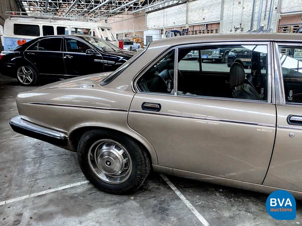 Daimler Double Six 5.3 V12 295pk 1982, 63-TGV-6