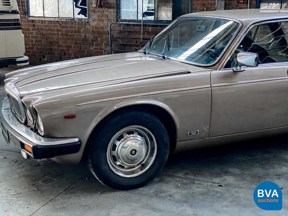 Daimler Double Six 5.3 V12 295pk 1982, 63-TGV-6