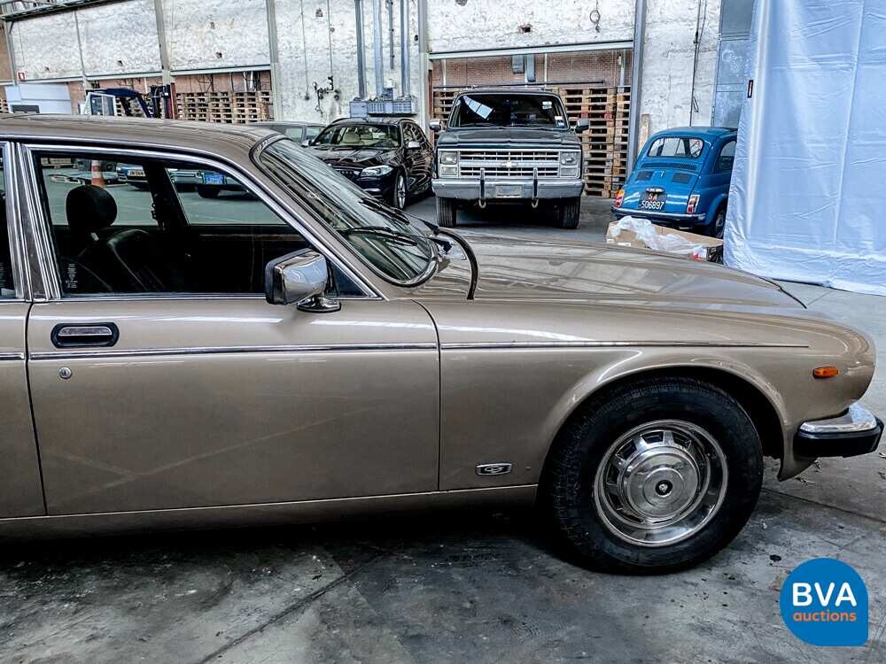 Daimler Double Six 5.3 V12 295pk 1982, 63-TGV-6