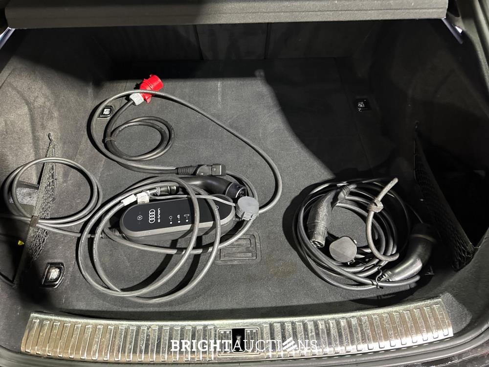 Audi e-tron Sportback 50 Quattro Business Edition Plus 71 kWh 313pk 2020 (Origineel-NL + 1e Eigenaar), J-814-JP