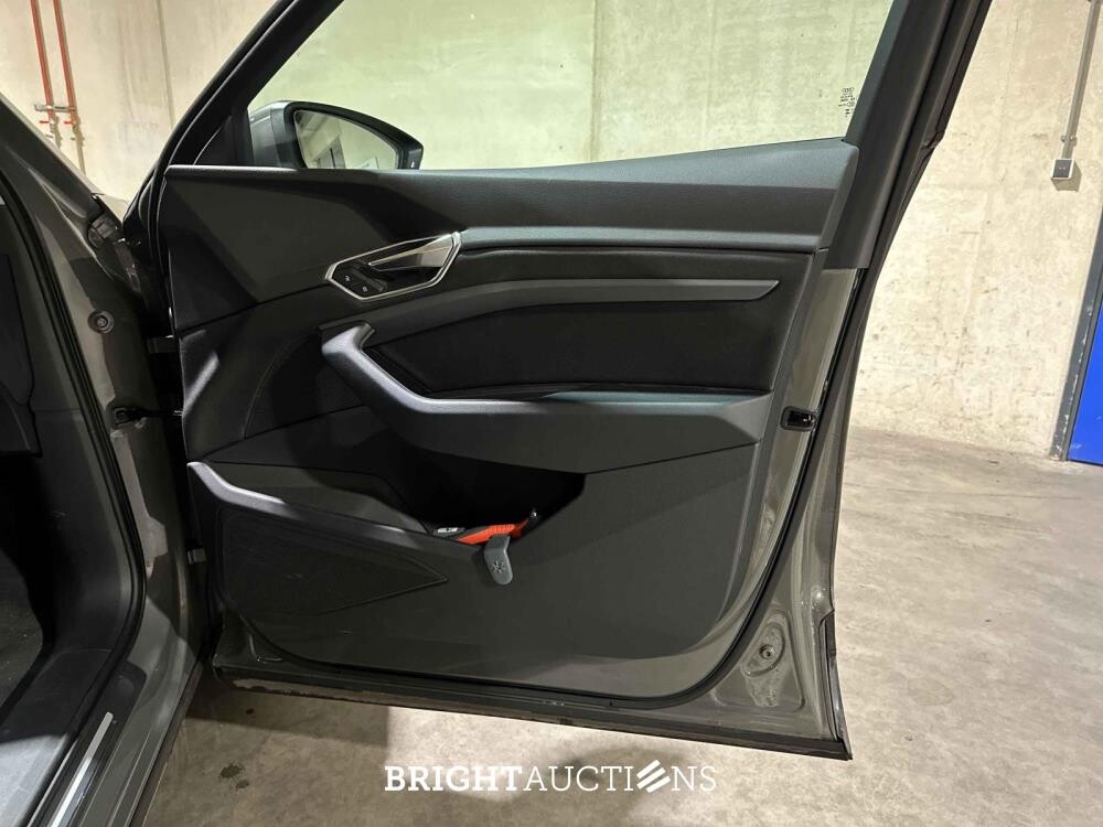 Audi Q8 e-tron 50 Quattro 95 kWh 340pk 2023 (Origineel-NL), S-106-PZ 