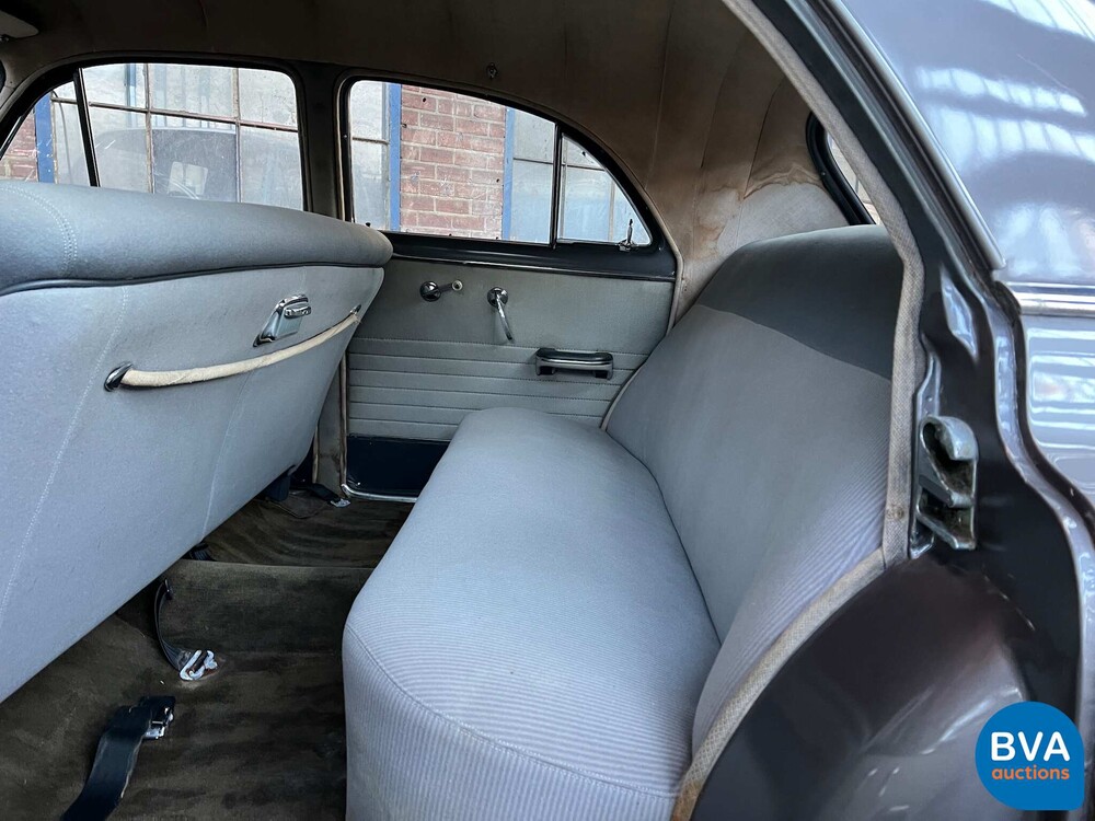 Chevrolet Deluxe Powerglide 1951, 32-XL-66