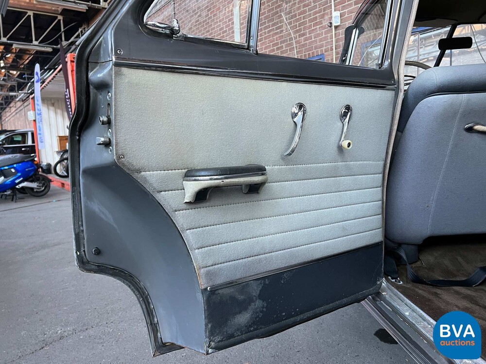 Chevrolet Deluxe Powerglide 1951, 32-XL-66