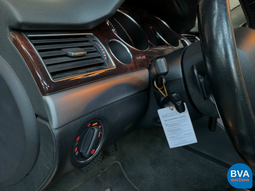 Audi A8 Lang 6.0 W12 Quattro Pro line 450pk 2004, 69-RD-NX