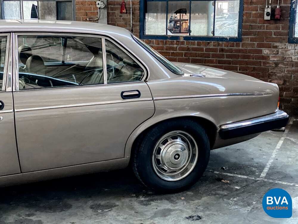 Daimler Double Six 5.3 V12 295pk 1982, 63-TGV-6