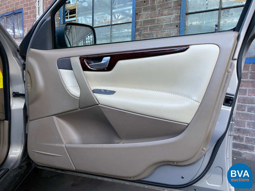 Volvo V70 2.4 AWD Comfort Line 200pk 2001, 22-HNZ-2