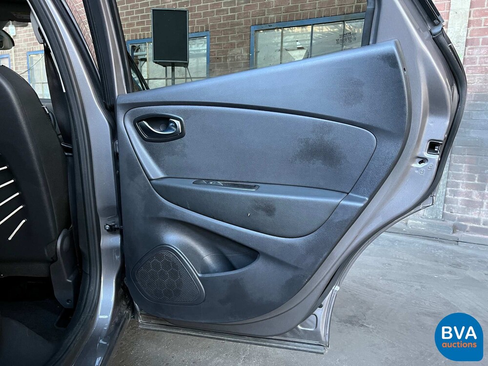 Renault Capture 1.2 Tce Bose 118 PS 2018, P-996-FP.