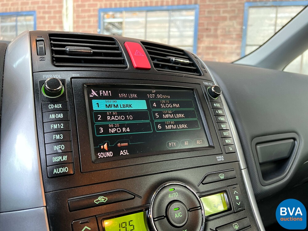 Toyota Auris 1.8 Vollhybrid Dynamisch 136PS 2011 -Org. NL-, 95-PKJ-9.