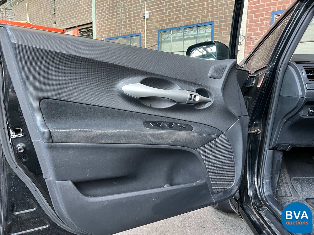 Toyota Auris 1.8 Vollhybrid Dynamisch 136PS 2011 -Org. NL-, 95-PKJ-9.