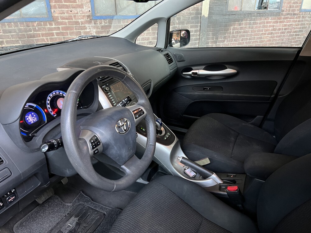 Toyota Auris 1.8 Vollhybrid Dynamisch 136PS 2011 -Org. NL-, 95-PKJ-9.