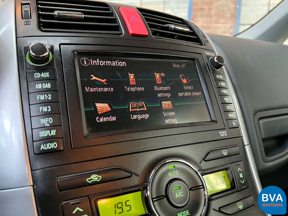 Toyota Auris 1.8 Vollhybrid Dynamisch 136PS 2011 -Org. NL-, 95-PKJ-9.