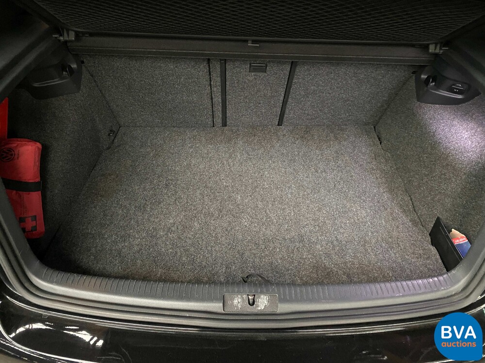 Volkswagen Golf 6R 2.0 4-Motion 271 PS 2011, P-318-BS.