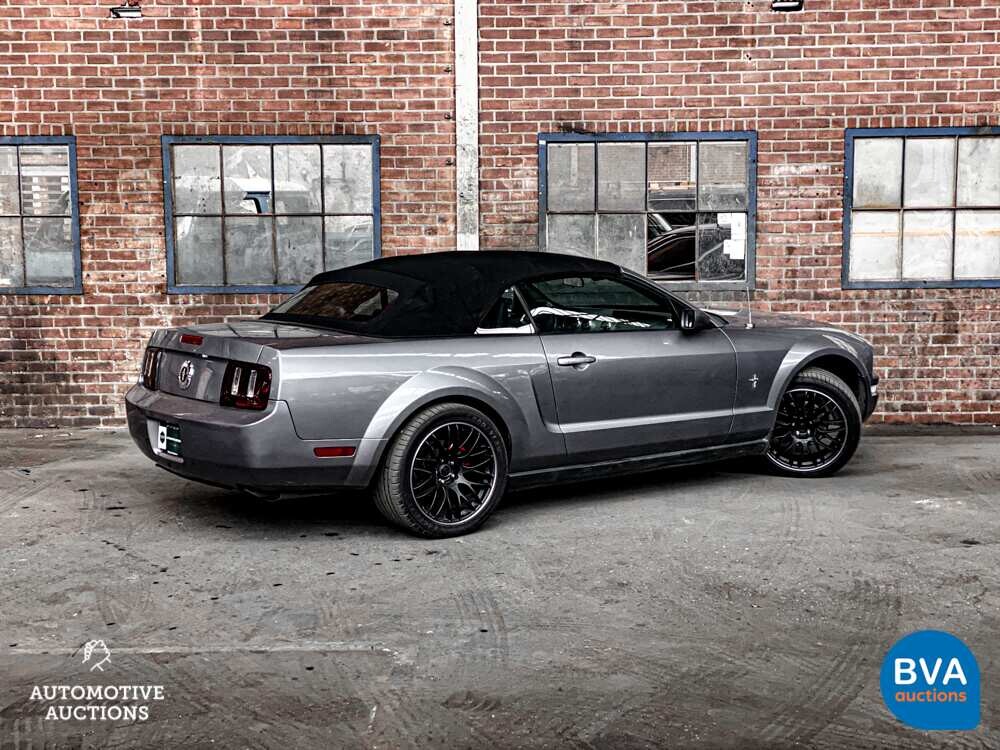 Ford Mustang Convertible Deluxe 4.0 V6 205pk 2006, TV-304-D