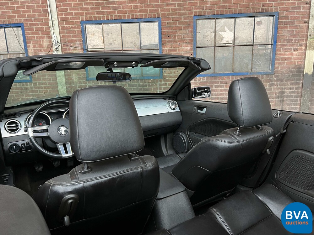 Ford Mustang Convertible Deluxe 4.0 V6 205pk 2006, TV-304-D