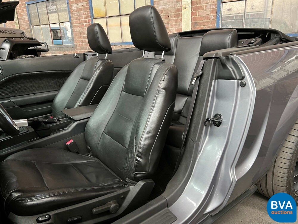 Ford Mustang Convertible Deluxe 4.0 V6 205pk 2006, TV-304-D