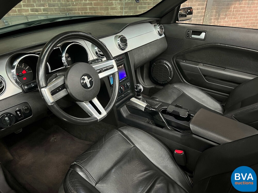Ford Mustang Convertible Deluxe 4.0 V6 205pk 2006, TV-304-D