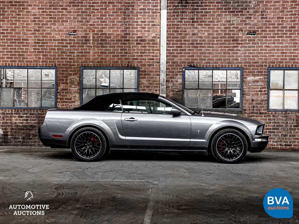 Ford Mustang Convertible Deluxe 4.0 V6 205pk 2006, TV-304-D
