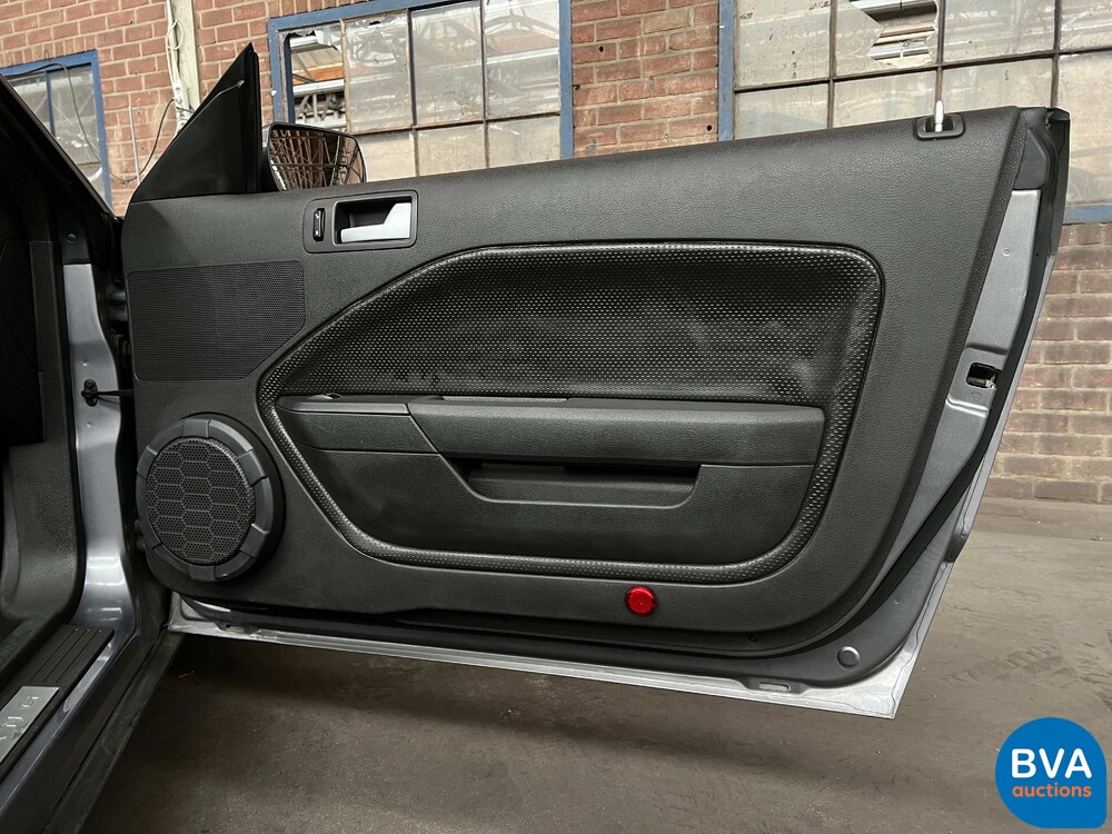 Ford Mustang Convertible Deluxe 4.0 V6 205pk 2006, TV-304-D