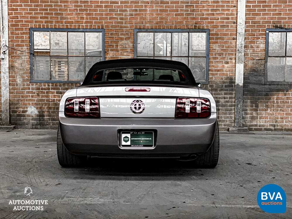Ford Mustang Convertible Deluxe 4.0 V6 205pk 2006, TV-304-D