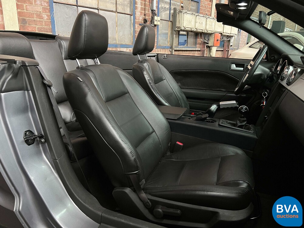 Ford Mustang Convertible Deluxe 4.0 V6 205pk 2006, TV-304-D