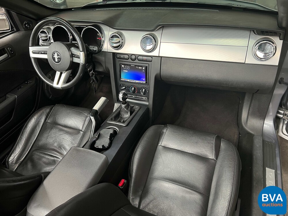 Ford Mustang Convertible Deluxe 4.0 V6 205pk 2006, TV-304-D