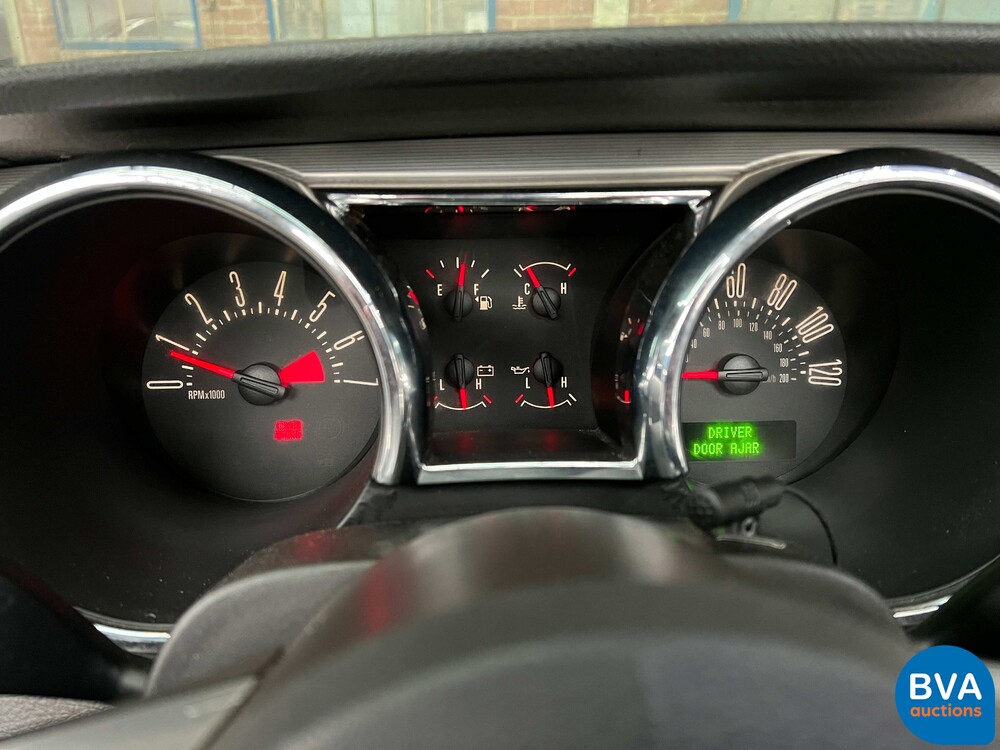 Ford Mustang Convertible Deluxe 4.0 V6 205pk 2006, TV-304-D