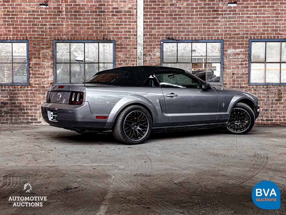 Ford Mustang Convertible Deluxe 4.0 V6 205pk 2006, TV-304-D