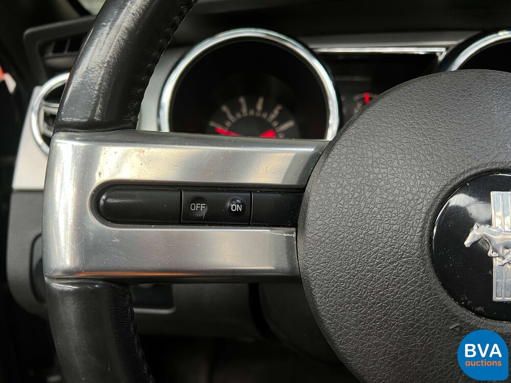 Ford Mustang Convertible Deluxe 4.0 V6 205pk 2006, TV-304-D