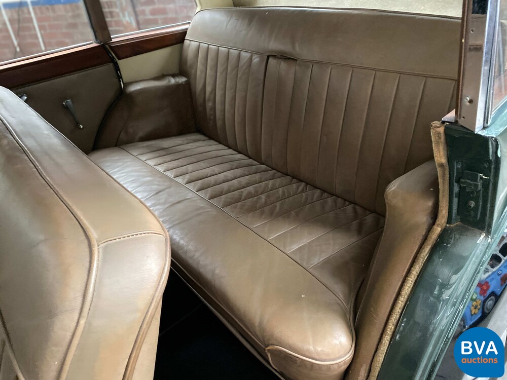 Triumph Saloon Rigid Body 2000 1936, DY-41-RT