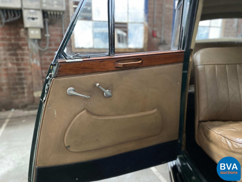 Triumph Saloon Rigid Body 2000 1936, DY-41-RT