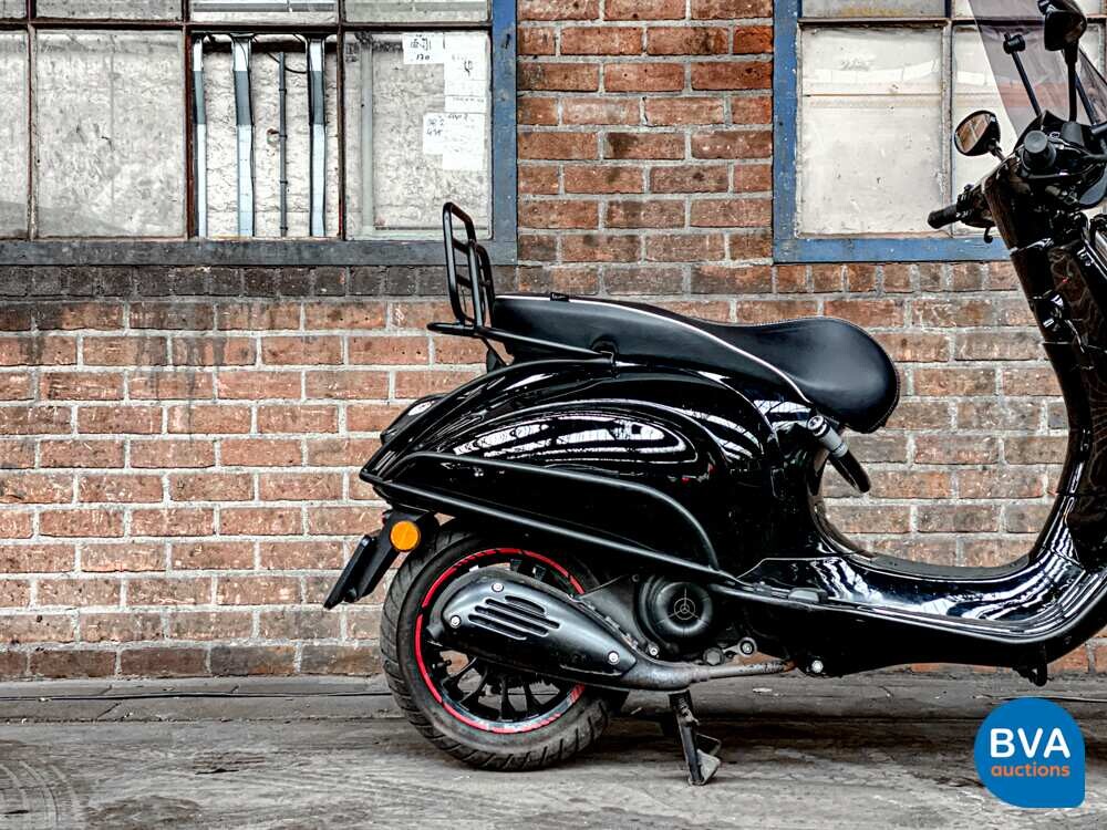 Piaggio Vespa Sprint 4-Takt 2017, DGS-73-K.