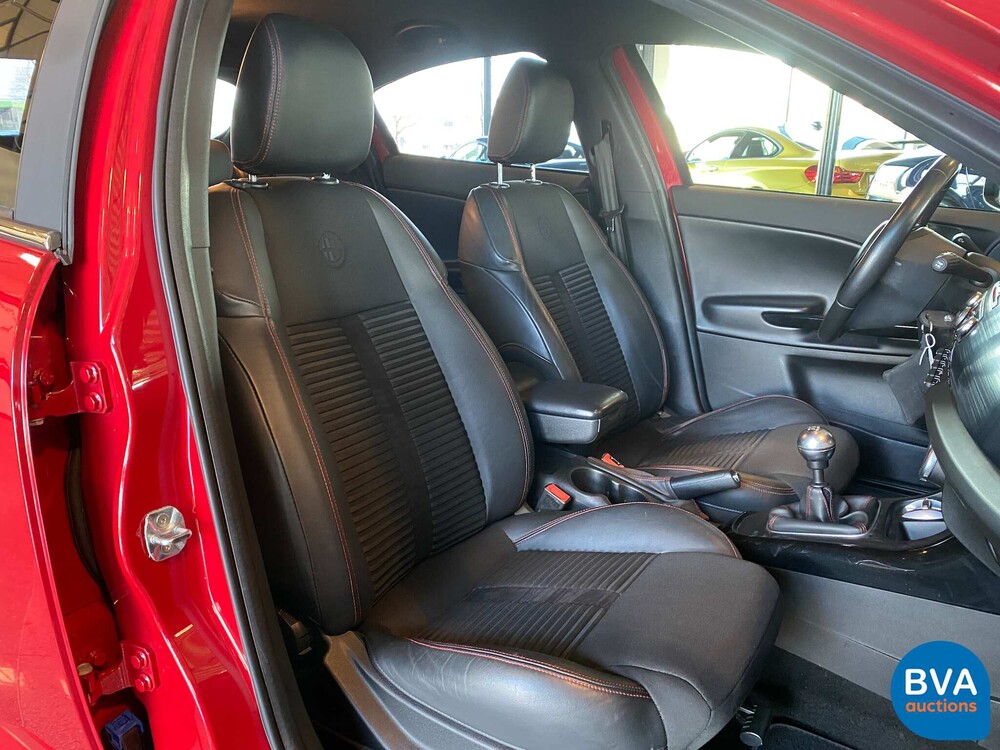 Alfa Romeo Giulietta 1.4T Distinctive 170hp 2011 -Org. NL-, 08-RSH-1.