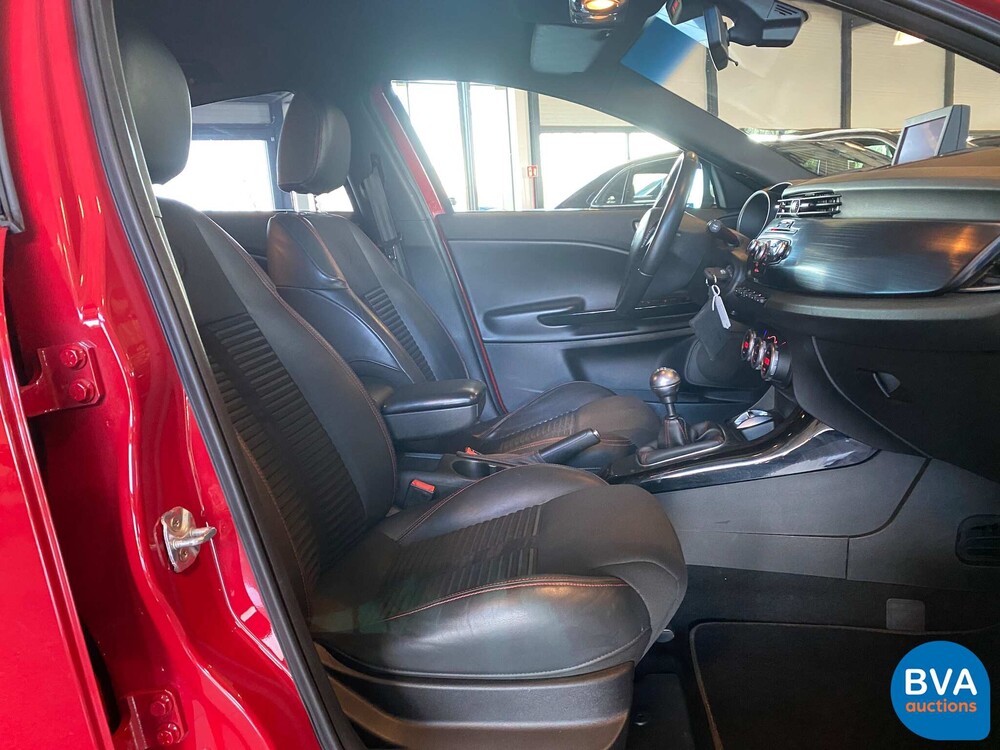 Alfa Romeo Giulietta 1.4T Distinctive 170hp 2011 -Org. NL-, 08-RSH-1.