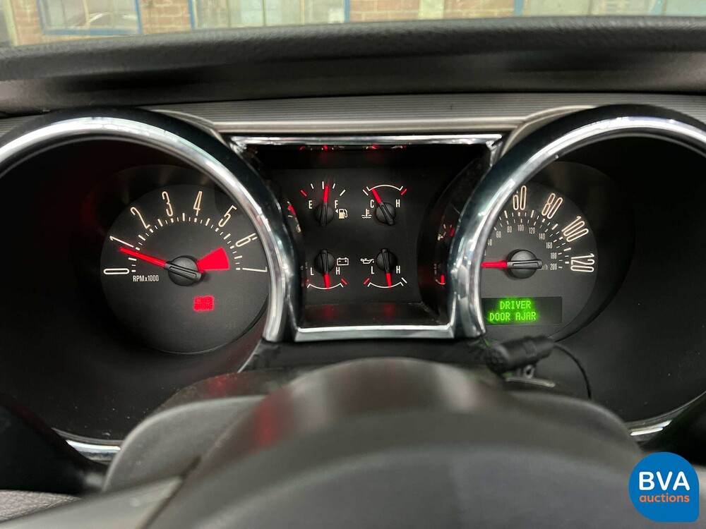 Ford Mustang Cabrio Deluxe 4.0 V6 205 PS 2006, TV-304-D.