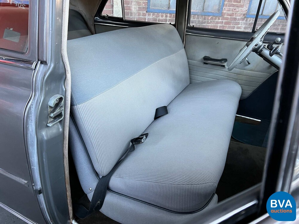 Chevrolet Deluxe Powerglide 1951, 32-XL-66.