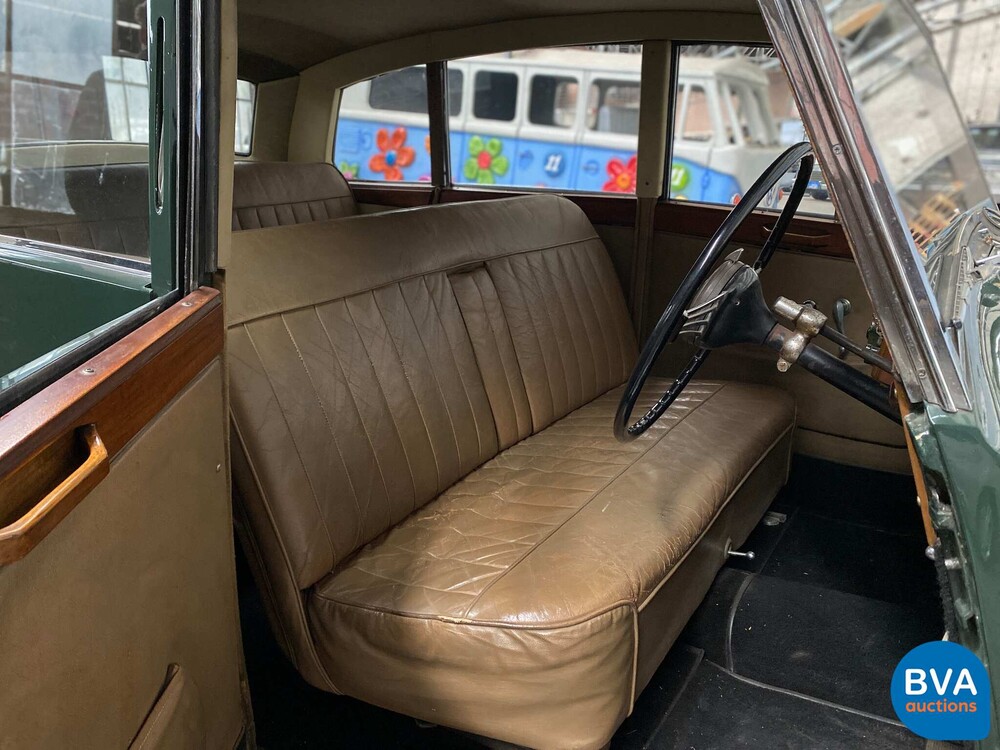 Triumph Saloon Rigid Body 2000 1936, DY-41-RT.