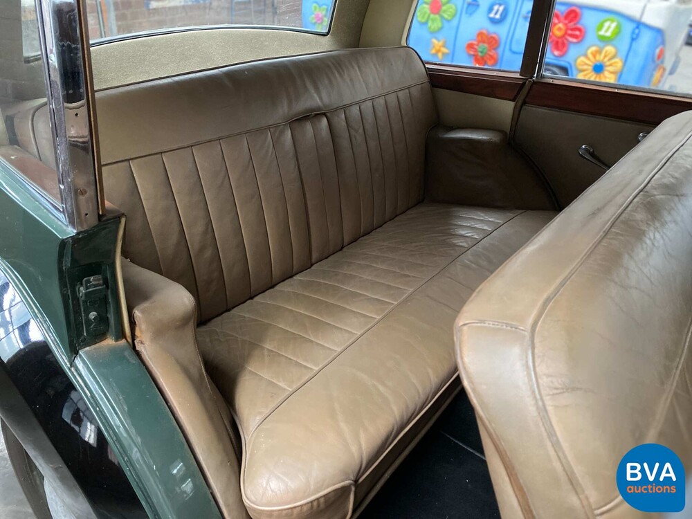 Triumph Saloon Rigid Body 2000 1936, DY-41-RT.