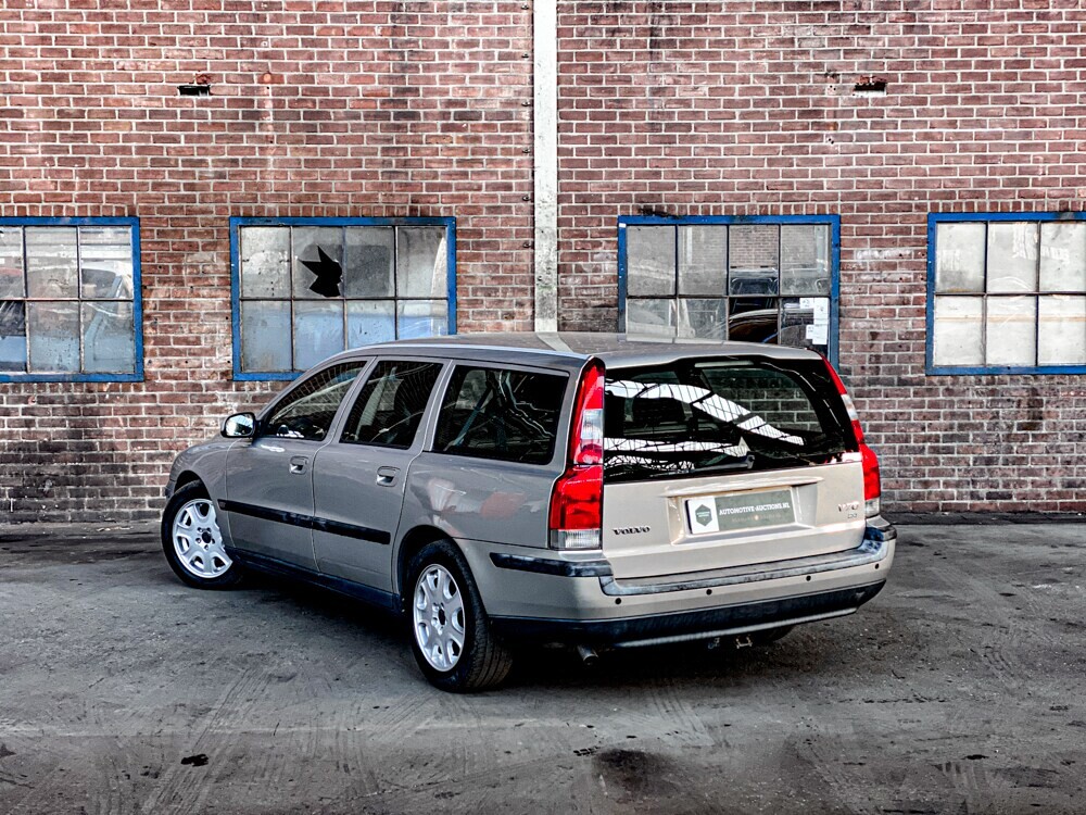 Volvo V70 2.4 Comfortline 7Personen 140PS 2001 -Org. NL-,10-HB-JN.