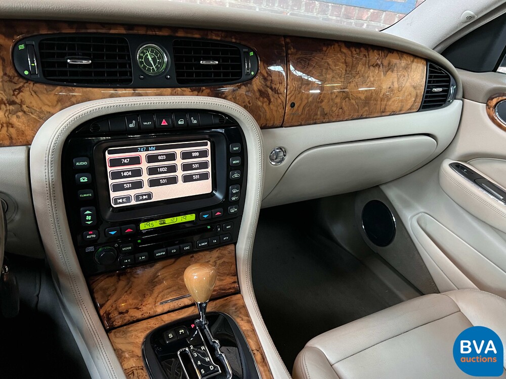 Jaguar XJ3.5 V8 Automatik 258 PS Org.NL 2004, 32-NV-FX.