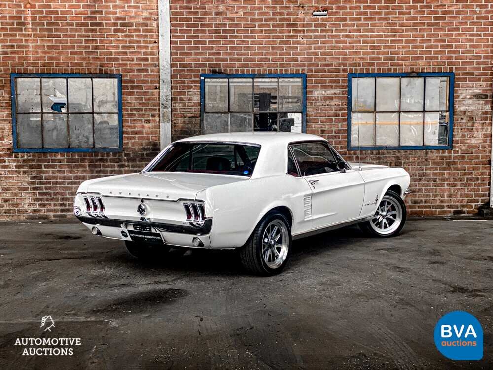 Ford Mustang 4.7 V8 200 PS 1967.