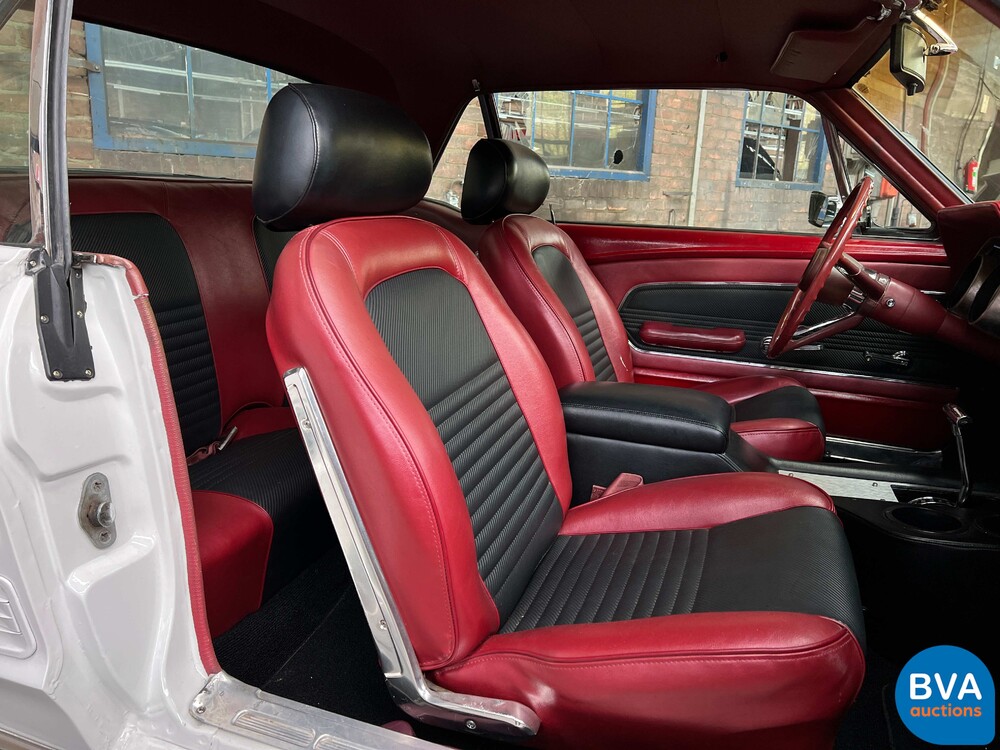 Ford Mustang 4.7 V8 200 PS 1967.