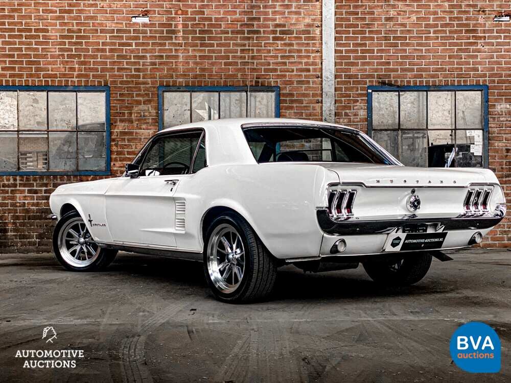Ford Mustang 4.7 V8 200 PS 1967.