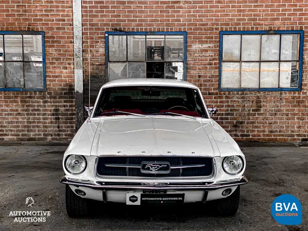 Ford Mustang 4.7 V8 200 PS 1967.