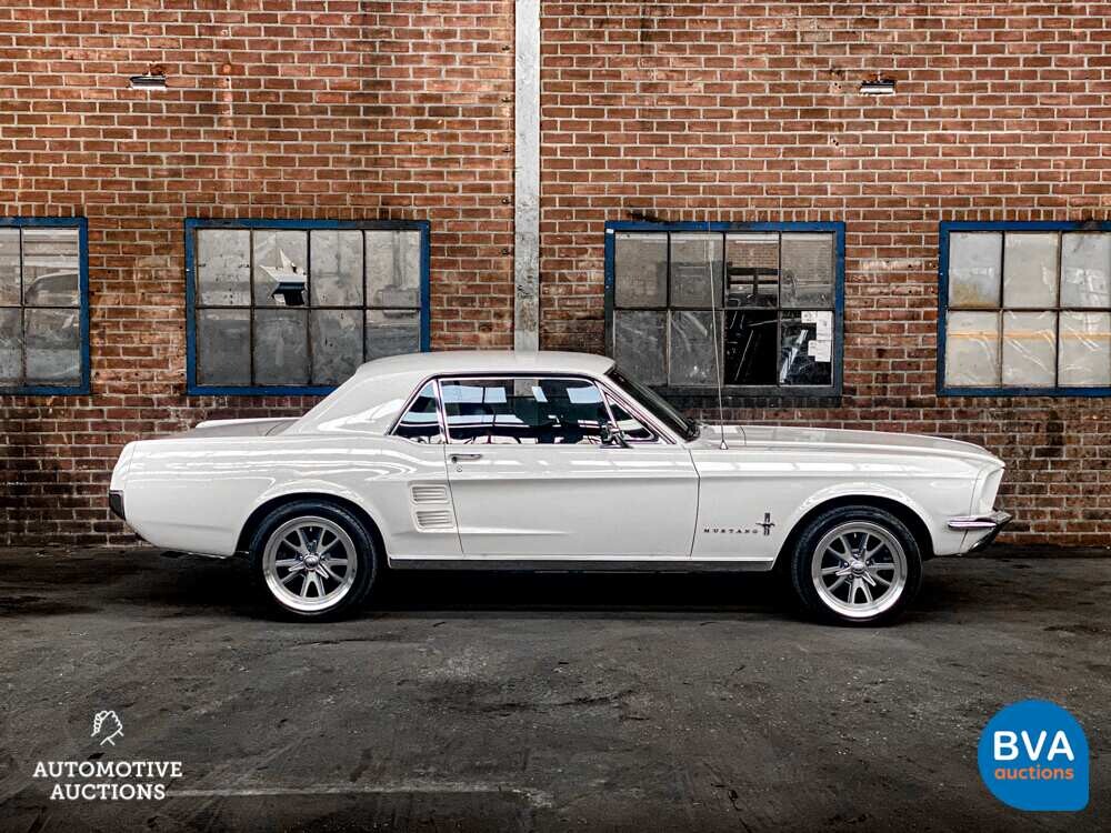 Ford Mustang 4.7 V8 200 PS 1967.