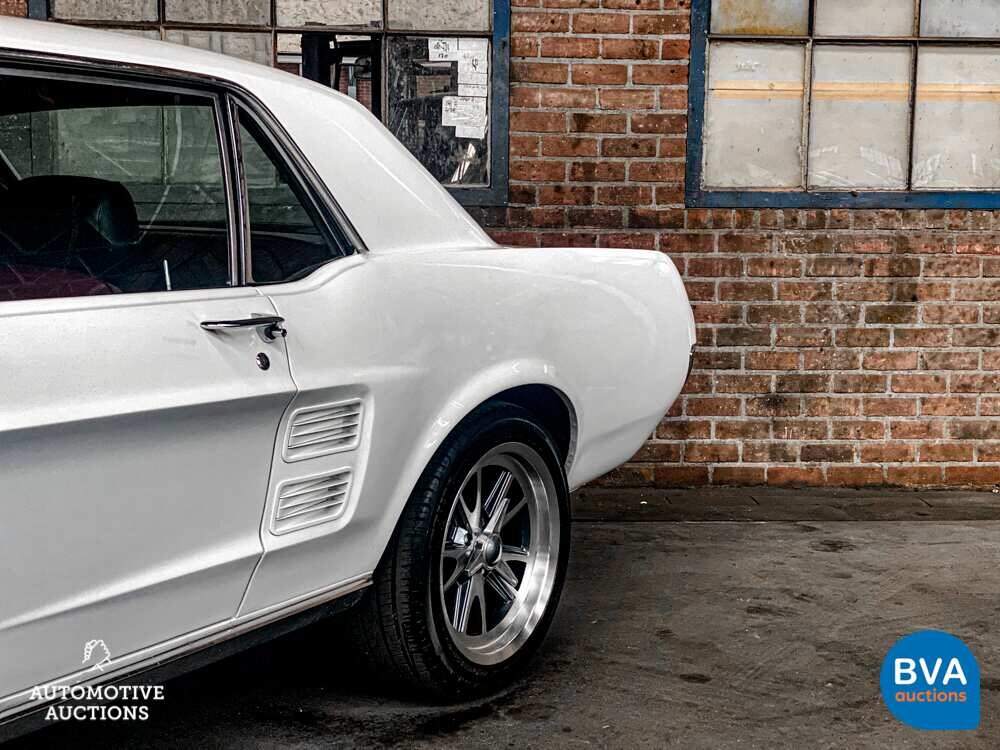 Ford Mustang 4.7 V8 200 PS 1967.