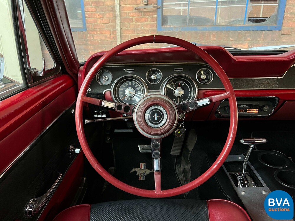 Ford Mustang 4.7 V8 200 PS 1967.