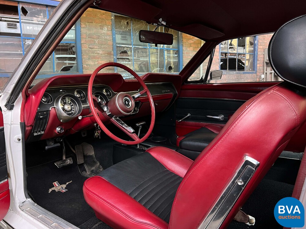 Ford Mustang 4.7 V8 200 PS 1967.